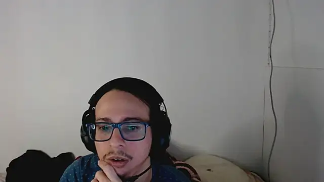 Snapshot of cholitohermoso chatting on 10/27/25, 04:52 cholitohermoso online show from 10/27/25, 04:52