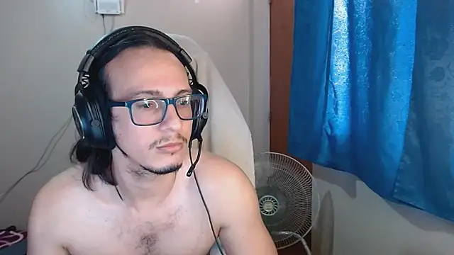 Snapshot of cholitohermoso chatting on 03/08/25, 07:53 cholitohermoso online show from 03/08/25, 07:53