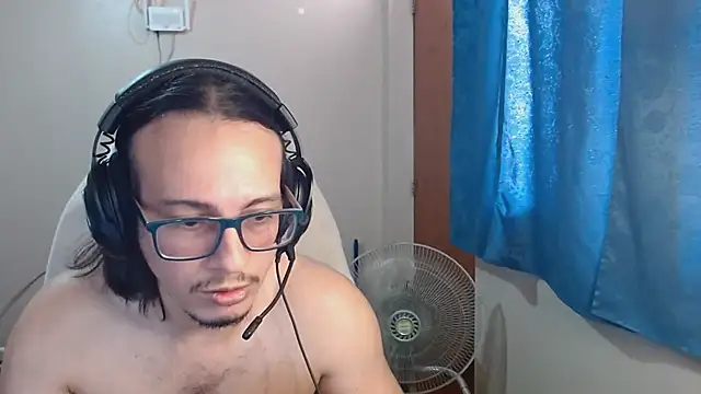 Snapshot of cholitohermoso chatting on 03/08/25, 04:50 cholitohermoso online show from 03/08/25, 04:50