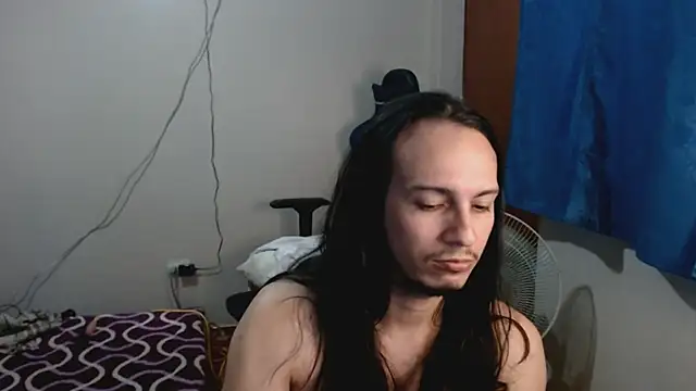 Snapshot of cholitohermoso chatting on 03/04/25, 01:45 cholitohermoso online show from 03/04/25, 01:45