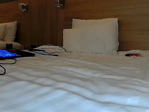 Snapshot of Iscariot19 chatting on 10/23/25, 09:57 Iscariot19 online show from 10/23/25, 09:57