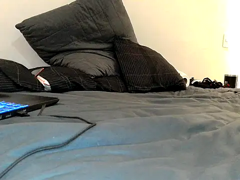 Snapshot of Iscariot19 chatting on 11/20/25, 12:22 Iscariot19 online show from 11/20/25, 12:22