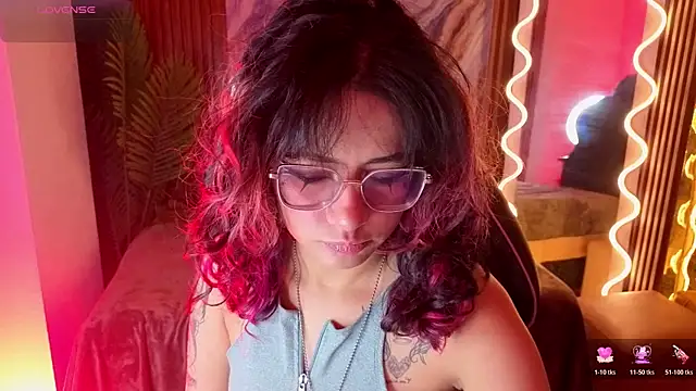 Snapshot of kristen_tay chatting on 06/19/26, 02:50 kristen tay online show from 06/19/26, 02:50