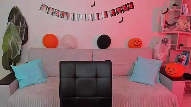 GabriellaMays online show from 10/31/25, 05:15