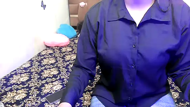 Snapshot of megancatluna chatting on 10/26/25, 04:13 megancatluna online show from 10/26/25, 04:13