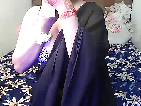 Snapshot of megancatluna chatting on 10/03/25, 03:30 megancatluna online show from 10/03/25, 03:30