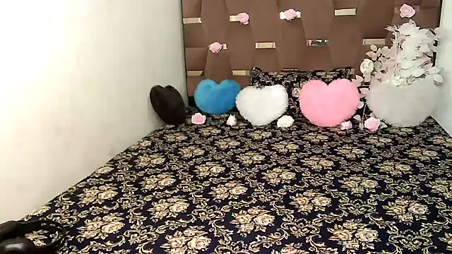 Snapshot of megancatluna chatting on 10/22/25, 05:40 megancatluna online show from 10/22/25, 05:40