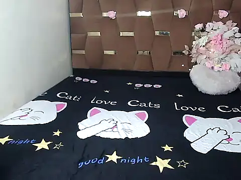 Snapshot of megancatluna chatting on 09/14/25, 04:24 megancatluna online show from 09/14/25, 04:24