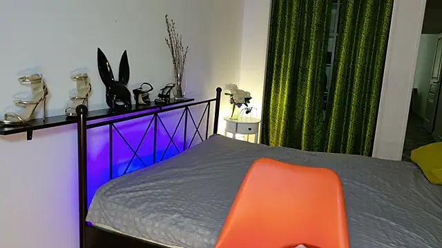 RaileReed online show from 10/10/25, 12:50