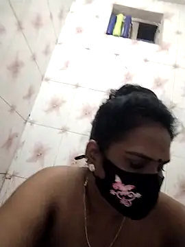 Snapshot of Mitila-3232 chatting on 10/30/25, 11:45 Mitila-3232 online show from 10/30/25, 11:45