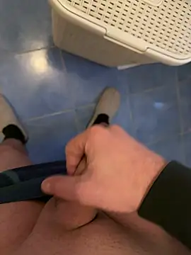 Snapshot of lonelycroboy chatting on 02/15/25, 06:33 lonelycroboy online show from 02/15/25, 06:33