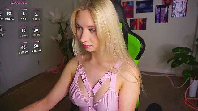 charm adel online show from 11/11/25, 10:21