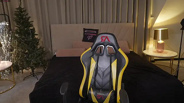 Layla Sweet  online show from 01/14/26, 08:45