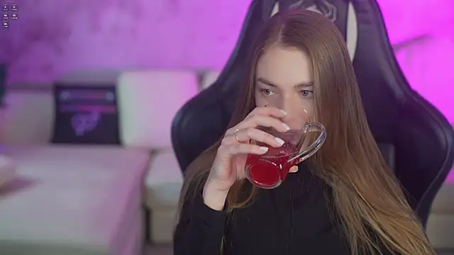 Layla Sweet  online show from 01/12/26, 11:42