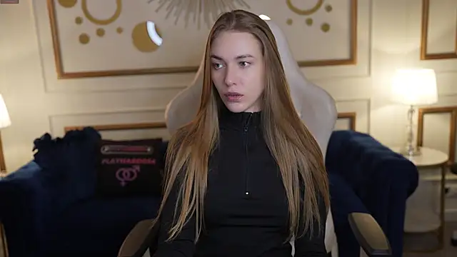 Layla Sweet  online show from 12/14/25, 07:30