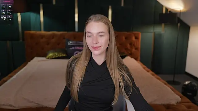 Layla Sweet  online show from 10/15/25, 10:40