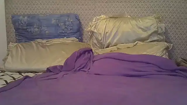 Snapshot of ChloeBab chatting on 12/18/25, 12:42 ChloeBab online show from 12/18/25, 12:42