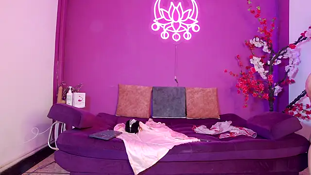 Arii moon online show from 11/17/25, 08:24