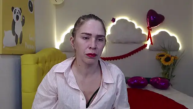 Snapshot of TessaDaybreak chatting on 03/15/25, 07:20 TessaDaybreak online show from 03/15/25, 07:20