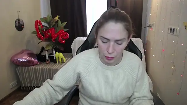 Snapshot of TessaDaybreak chatting on 02/18/25, 10:38 TessaDaybreak online show from 02/18/25, 10:38
