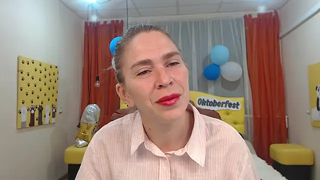 Snapshot of TessaDaybreak chatting on 09/27/25, 06:30 TessaDaybreak online show from 09/27/25, 06:30