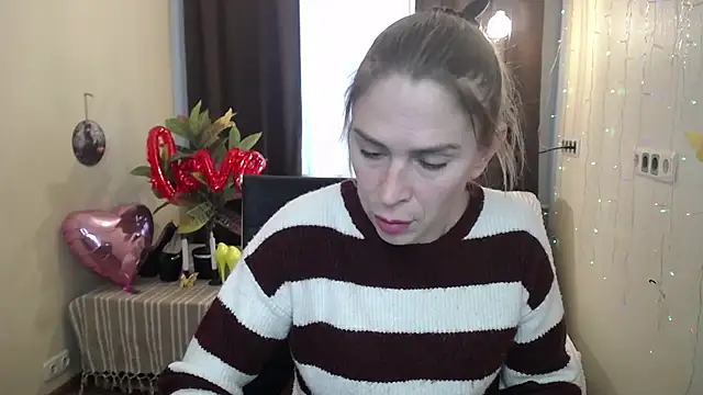 Snapshot of TessaDaybreak chatting on 02/16/25, 10:54 TessaDaybreak online show from 02/16/25, 10:54
