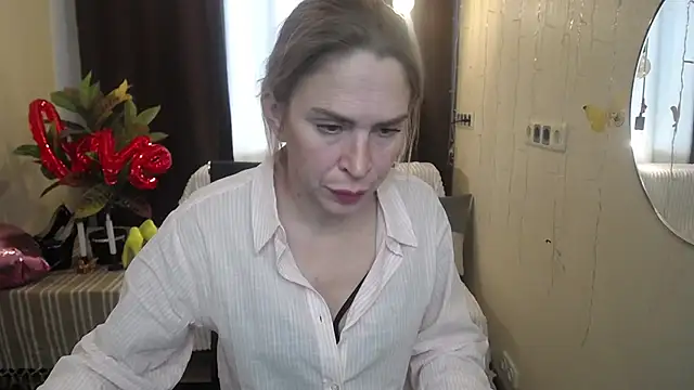 Snapshot of TessaDaybreak chatting on 02/20/25, 01:19 TessaDaybreak online show from 02/20/25, 01:19
