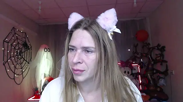 TessaDaybreak online show from 10/28/25, 07:51