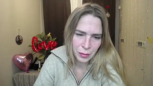 Snapshot of TessaDaybreak chatting on 02/15/25, 04:01 TessaDaybreak online show from 02/15/25, 04:01