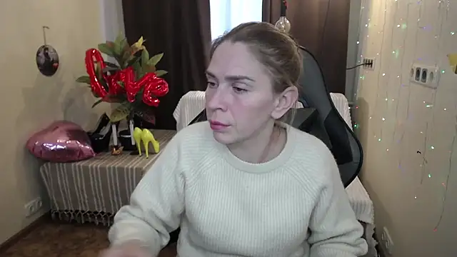 Snapshot of TessaDaybreak chatting on 02/18/25, 01:44 TessaDaybreak online show from 02/18/25, 01:44
