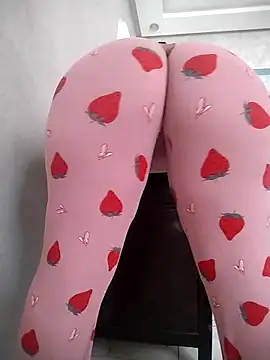 Snapshot of Dalou3a-69 chatting on 10/17/25, 10:18 Dalou3a-69 online show from 10/17/25, 10:18