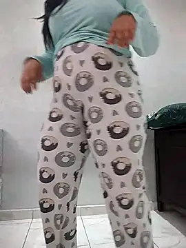 Snapshot of Dalou3a-69 chatting on 11/29/25, 10:04 Dalou3a-69 online show from 11/29/25, 10:04