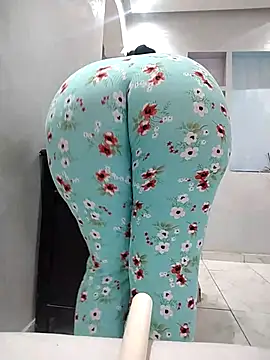 Snapshot of Dalou3a-69 chatting on 10/15/25, 10:01 Dalou3a-69 online show from 10/15/25, 10:01