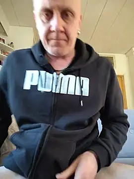 Snapshot of Teemu chatting on 05/30/26, 03:57 Teemu online show from 05/30/26, 03:57