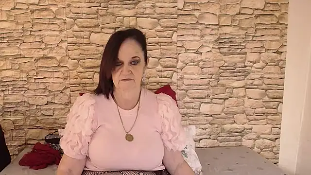 Snapshot of LuciousGrace chatting on 09/18/25, 05:32 LuciousGrace online show from 09/18/25, 05:32