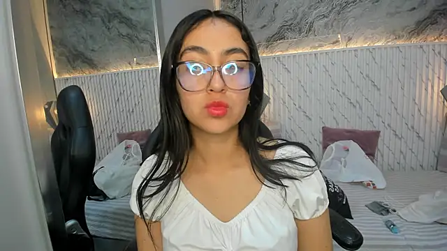 lucelly 15 online show from 11/27/25, 11:43