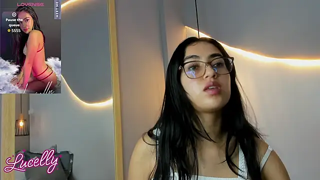 lucelly 15 online show from 10/19/25, 11:46