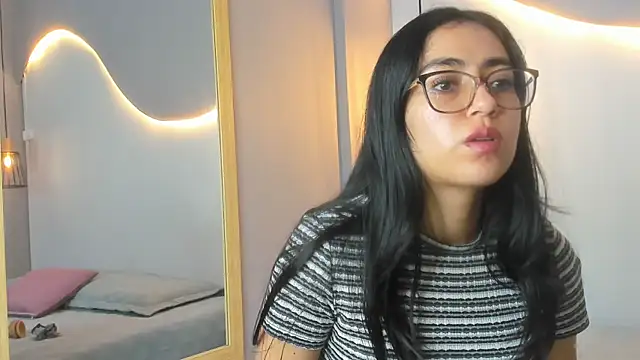 lucelly 15 online show from 10/23/25, 11:42