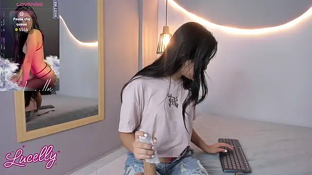 lucelly 15 online show from 10/17/25, 11:45