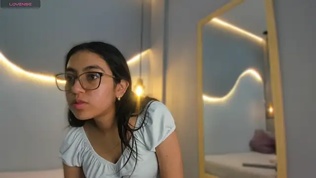 lucelly 15 online show from 12/18/25, 11:47