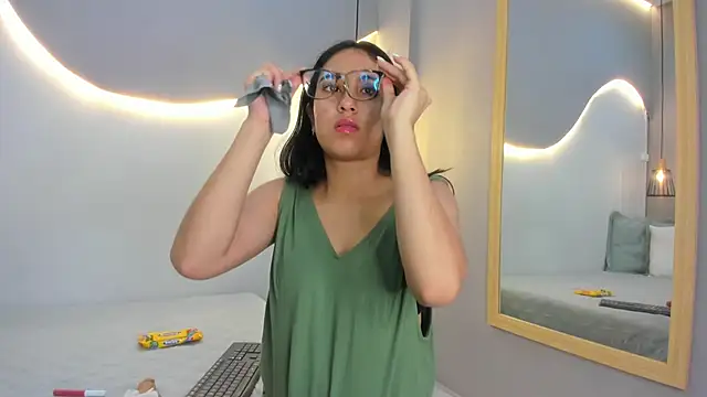 lucelly 15 online show from 12/17/25, 11:48