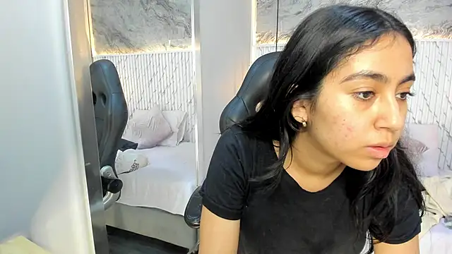 lucelly 15 online show from 12/05/25, 12:04