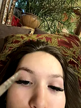 -Amora online show from 11/20/25, 12:17