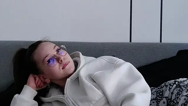 -Amora online show from 03/31/26, 11:12