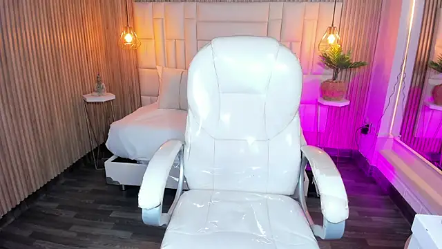MelanieHillss online show from 09/11/25, 04:45