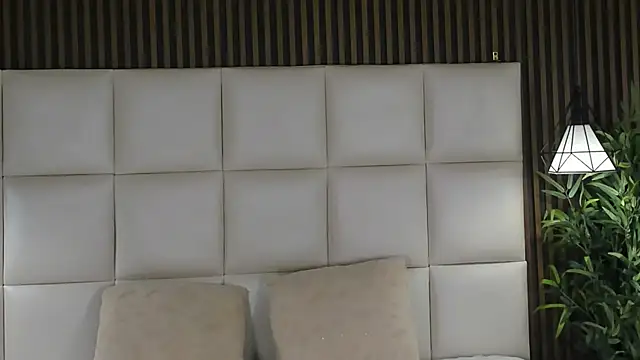 MelanieHillss online show from 04/09/26, 04:03