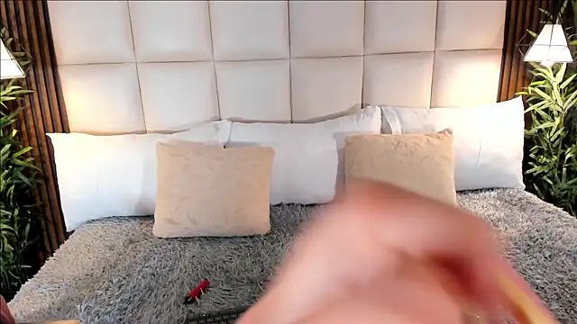 MelanieHillss online show from 03/04/26, 04:09