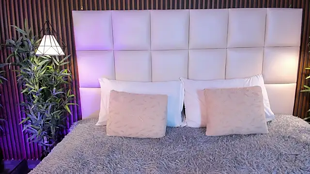 MelanieHillss online show from 04/01/26, 04:36