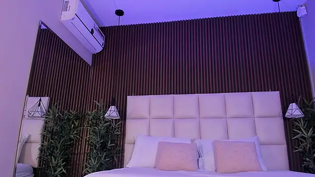 MelanieHillss online show from 03/19/26, 04:34