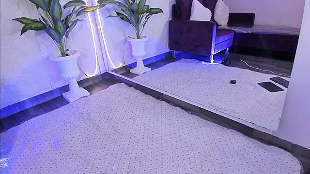 MelanieHillss online show from 12/16/25, 04:28